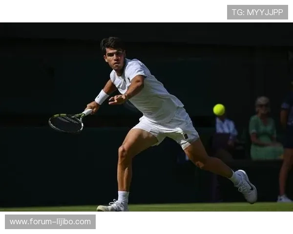 网球赛季精彩回顾：顶级球员争夺激烈，新星崛起挑战传统强者