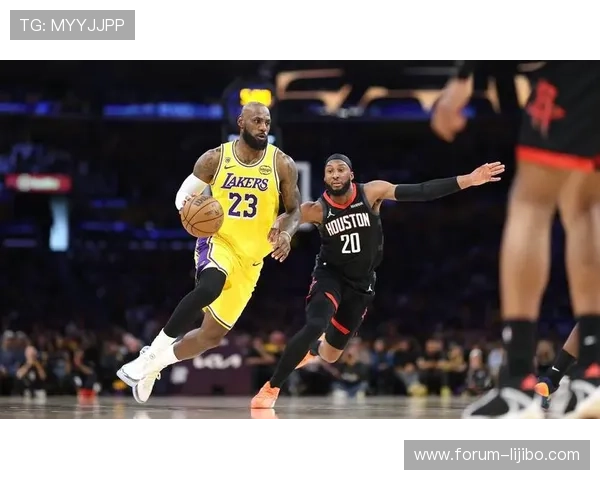 詹姆斯关键时刻助湖人逆转勇士夺得赛季重要胜利